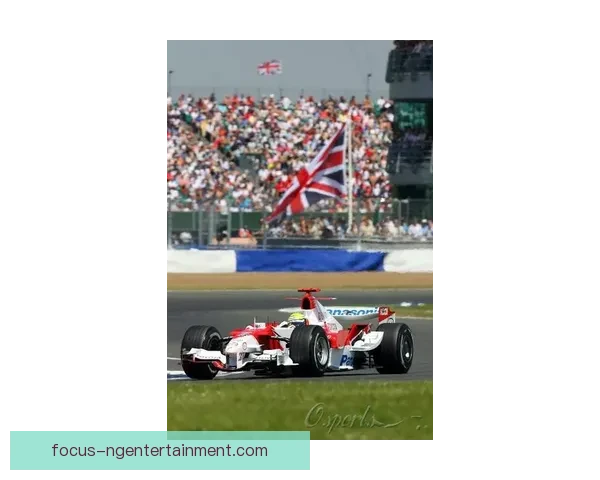 F1赛季激战正酣 车手排名变化引发热议 赛车技术革新引领未来发展趋势