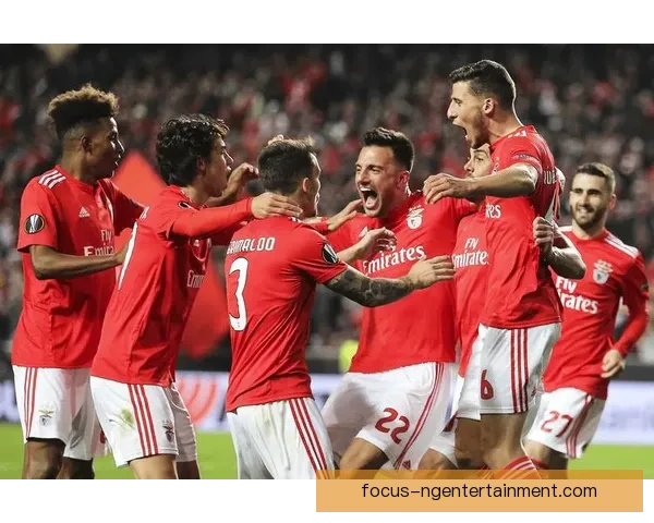 豪门对决引爆联赛争冠悬念球星绝杀点燃全场激情冲击冠军荣耀梦想