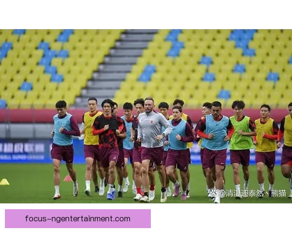 焦点对决引爆赛场激情本赛季冠军归属悬念持续升级引发热议