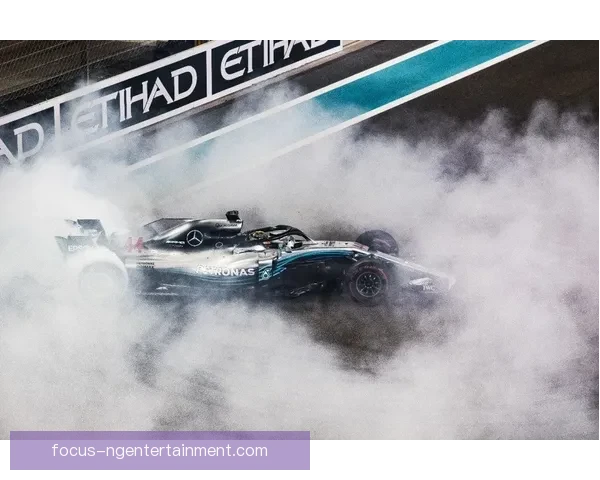 F1最新赛季动态解析各车队争冠形势与车手表现