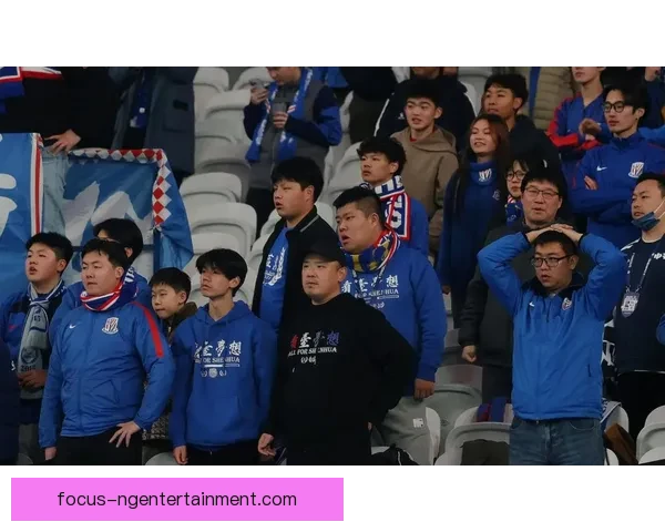 中国足球超级联赛新赛季开幕 强队争锋激战正酣球迷热情高涨